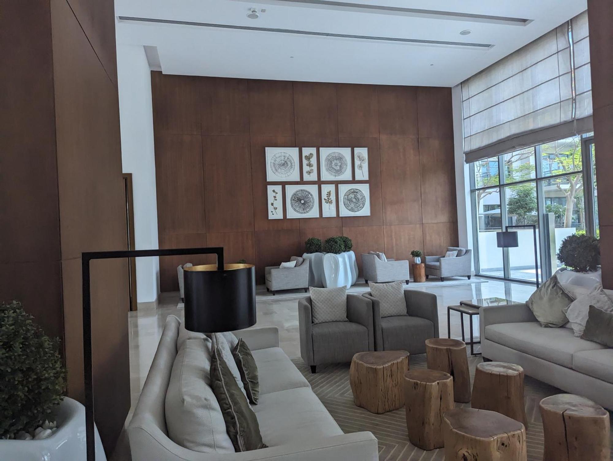 Apartment Oasis In - Expat Preferred Community - The Greens - The Views - Perfect For Business And Pleasure - Close To Metro - Park, Lakes And Jogging 1 Min Walk Away - Yoga Classes By The - 4 People - Big Balcony - 3 Min Drive To Sheikh Zayed Dubai