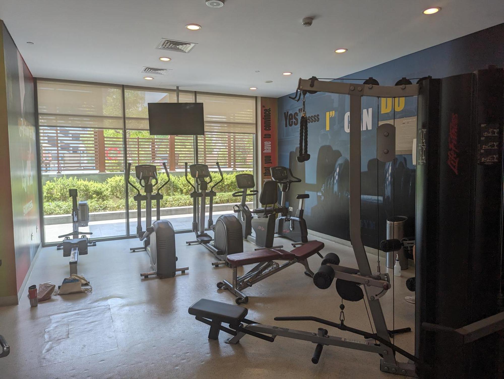 Oasis In - Expat Preferred Community - The Greens - The Views - Perfect For Business And Pleasure - Close To Metro - Park, Lakes And Jogging 1 Min Walk Away - Yoga Classes By The - 4 People - Big Balcony - 3 Min Drive To Sheikh Zayed Dubai