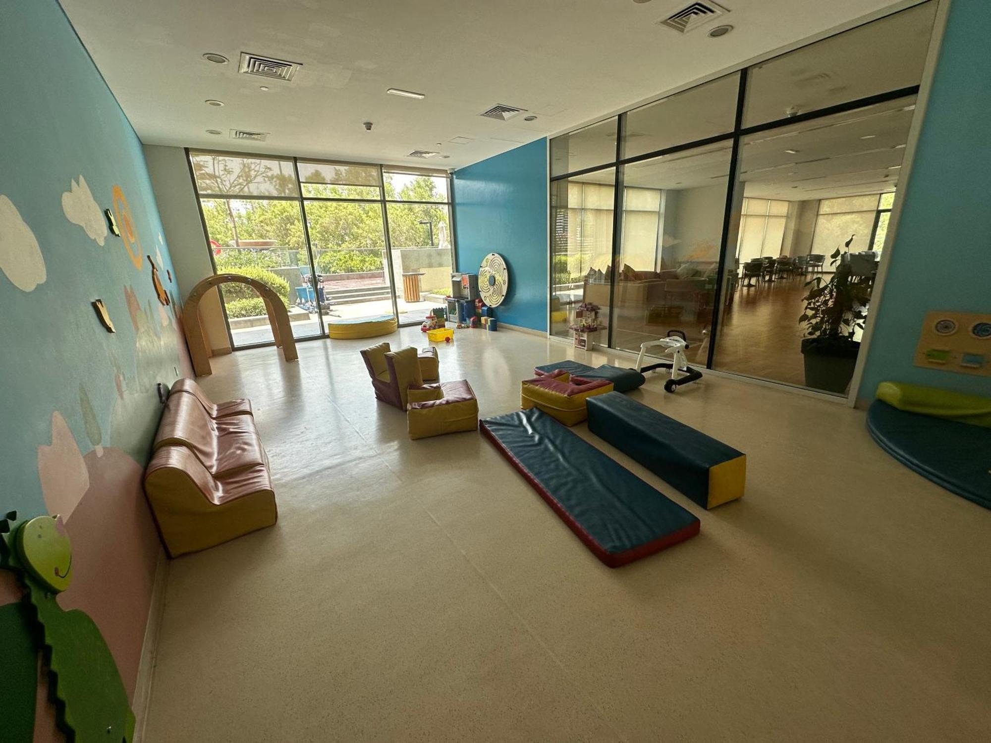 Oasis In - Expat Preferred Community - The Greens - The Views - Perfect For Business And Pleasure - Close To Metro - Park, Lakes And Jogging 1 Min Walk Away - Yoga Classes By The - 4 People - Big Balcony - 3 Min Drive To Sheikh Zayed * Dubai