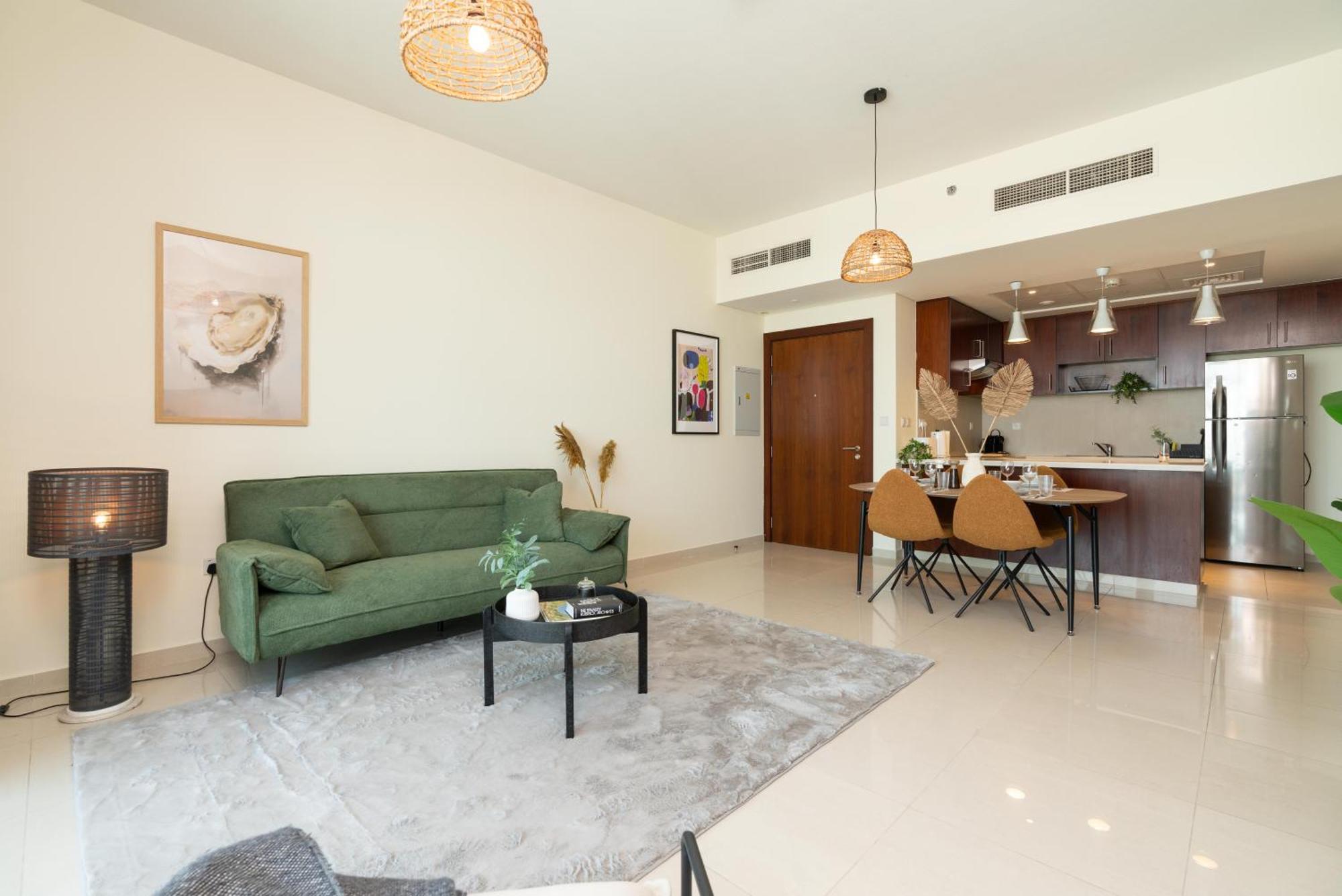 Apartment Oasis In - Expat Preferred Community - The Greens - The Views - Perfect For Business And Pleasure - Close To Metro - Park, Lakes And Jogging 1 Min Walk Away - Yoga Classes By The - 4 People - Big Balcony - 3 Min Drive To Sheikh Zayed