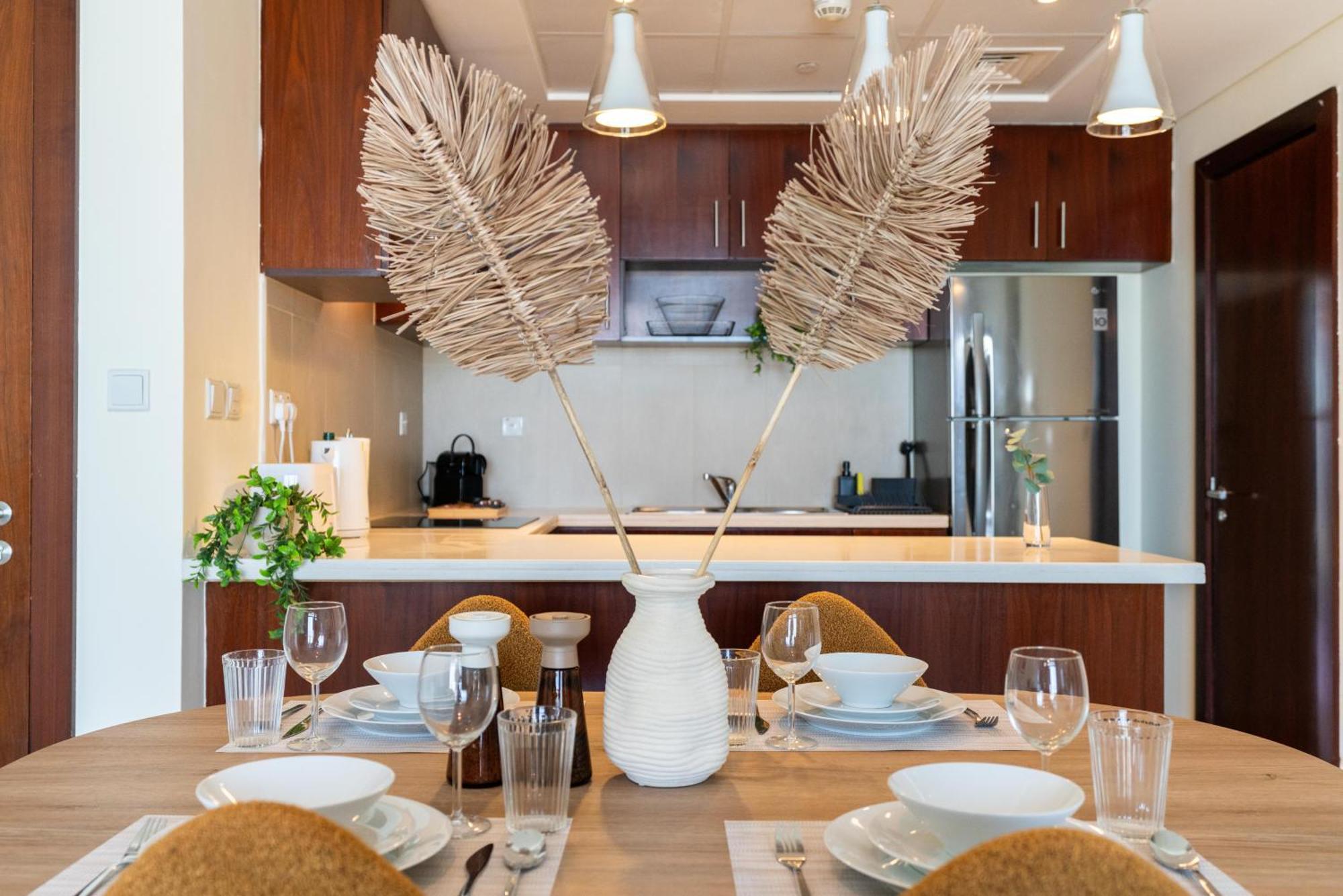 Oasis In - Expat Preferred Community - The Greens - The Views - Perfect For Business And Pleasure - Close To Metro - Park, Lakes And Jogging 1 Min Walk Away - Yoga Classes By The - 4 People - Big Balcony - 3 Min Drive To Sheikh Zayed *