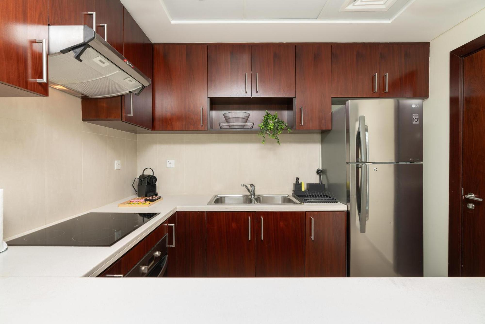 Oasis In - Expat Preferred Community - The Greens - The Views - Perfect For Business And Pleasure - Close To Metro - Park, Lakes And Jogging 1 Min Walk Away - Yoga Classes By The - 4 People - Big Balcony - 3 Min Drive To Sheikh Zayed