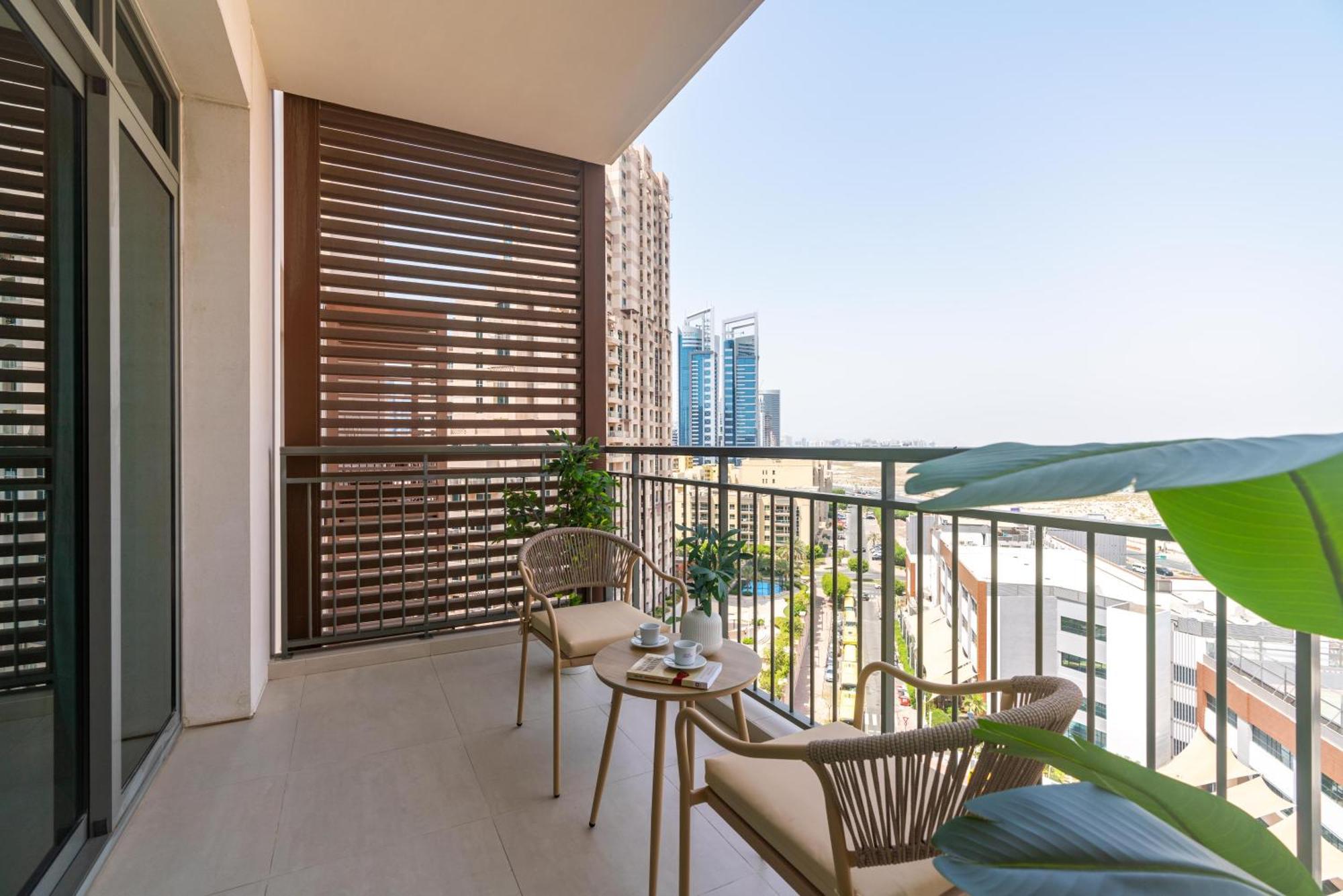 Oasis In - Expat Preferred Community - The Greens - The Views - Perfect For Business And Pleasure - Close To Metro - Park, Lakes And Jogging 1 Min Walk Away - Yoga Classes By The - 4 People - Big Balcony - 3 Min Drive To Sheikh Zayed Apartment