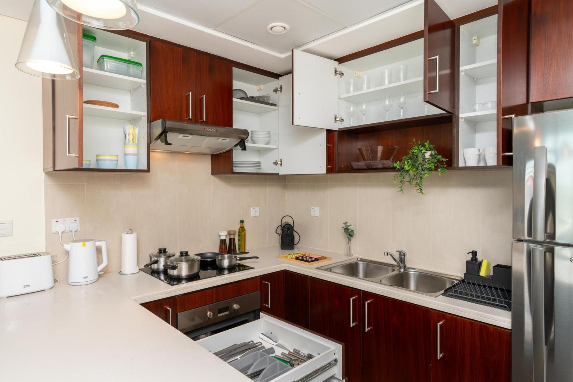 Oasis In - Expat Preferred Community - The Greens - The Views - Perfect For Business And Pleasure - Close To Metro - Park, Lakes And Jogging 1 Min Walk Away - Yoga Classes By The - 4 People - Big Balcony - 3 Min Drive To Sheikh Zayed Apartment Dubai